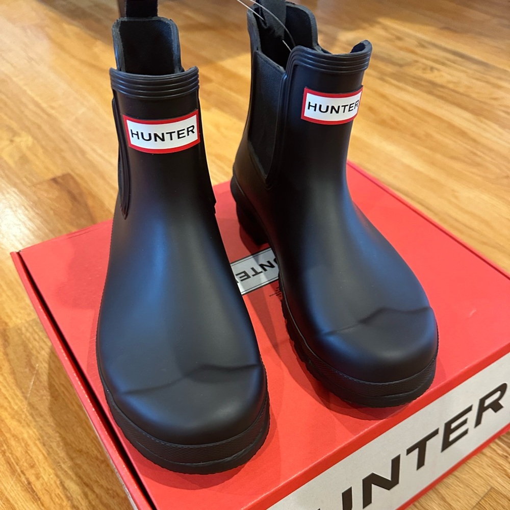 Hunter Chelsea boots NWT and Box